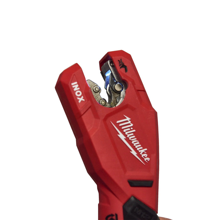 Close up photo of M12 RAPTOR pipe cutter stainless steel